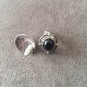$4 if bundled 12 MM Black /Silver Studs